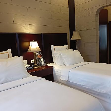 Alsalam Syariah Guesthouse Solo Εξωτερικό φωτογραφία