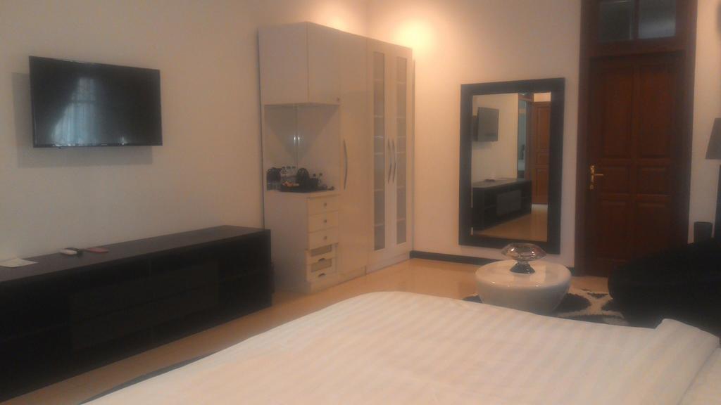 Alsalam Syariah Guesthouse Solo Εξωτερικό φωτογραφία