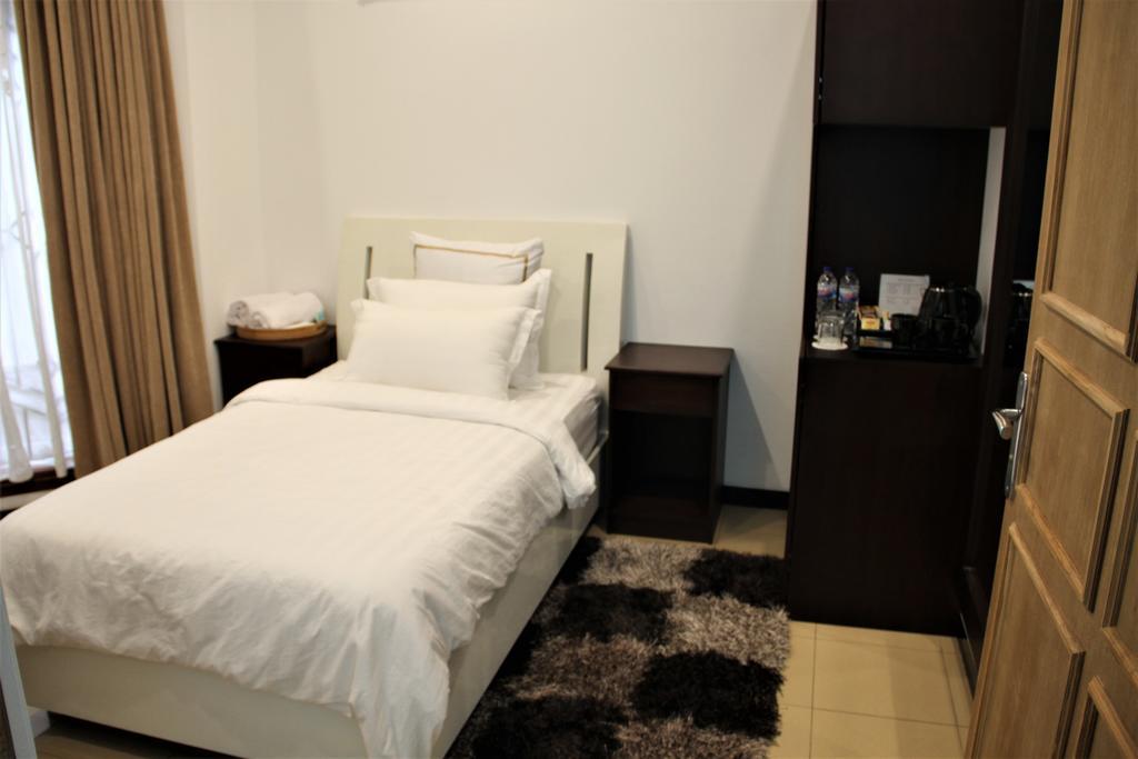 Alsalam Syariah Guesthouse Solo Εξωτερικό φωτογραφία