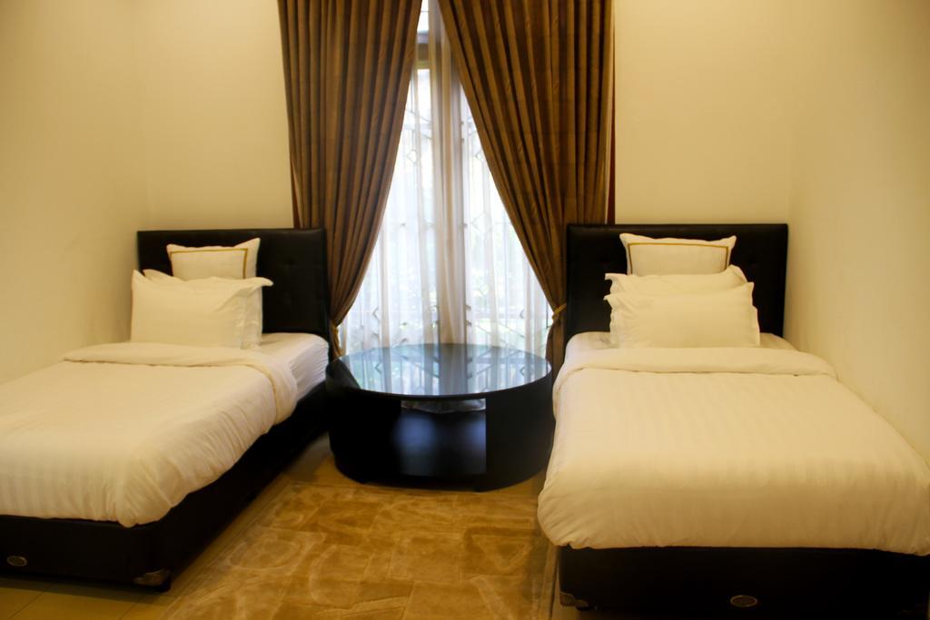Alsalam Syariah Guesthouse Solo Εξωτερικό φωτογραφία