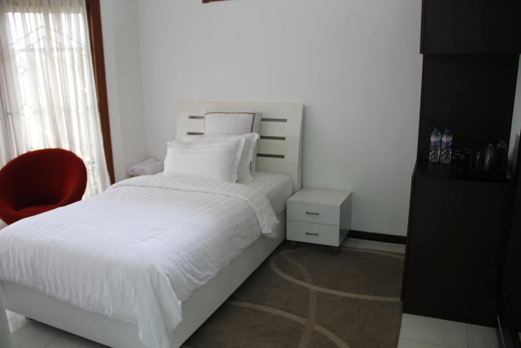 Alsalam Syariah Guesthouse Solo Εξωτερικό φωτογραφία