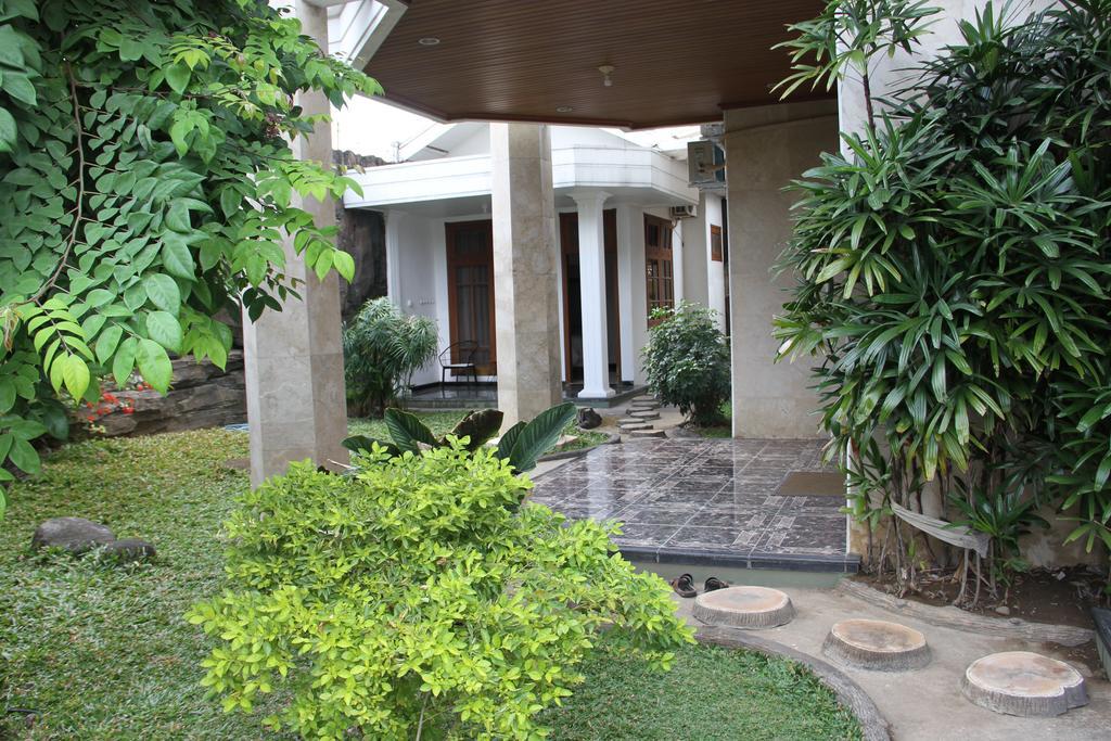 Alsalam Syariah Guesthouse Solo Εξωτερικό φωτογραφία