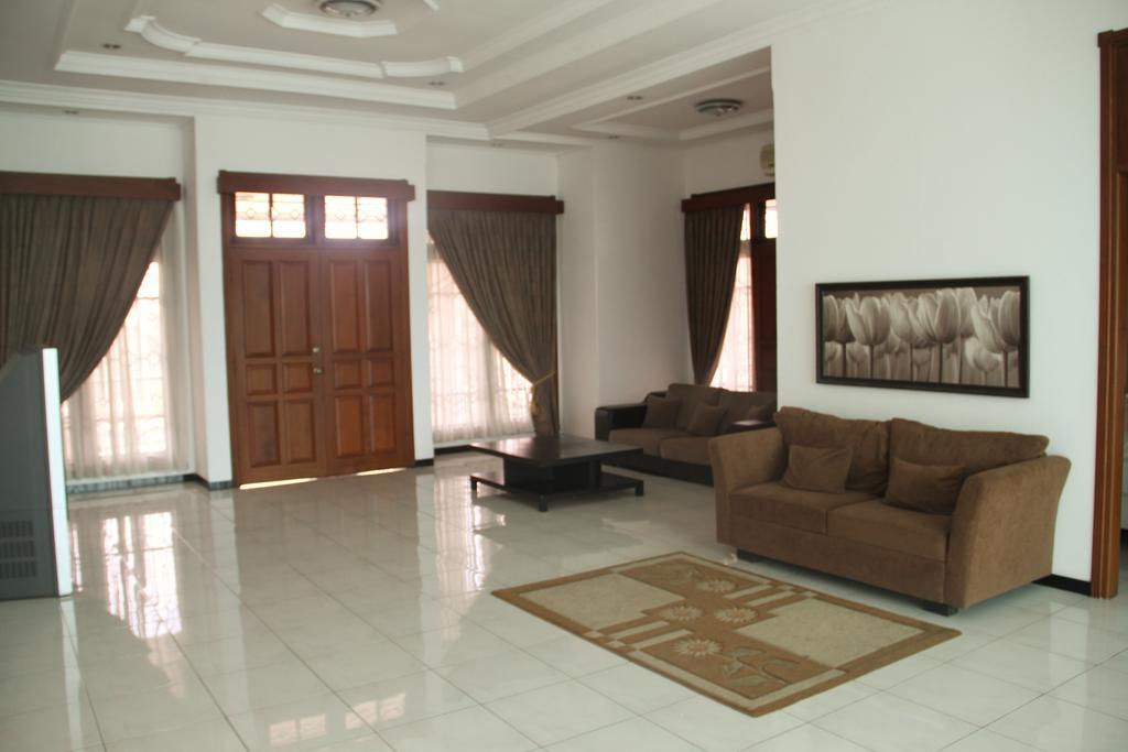 Alsalam Syariah Guesthouse Solo Εξωτερικό φωτογραφία