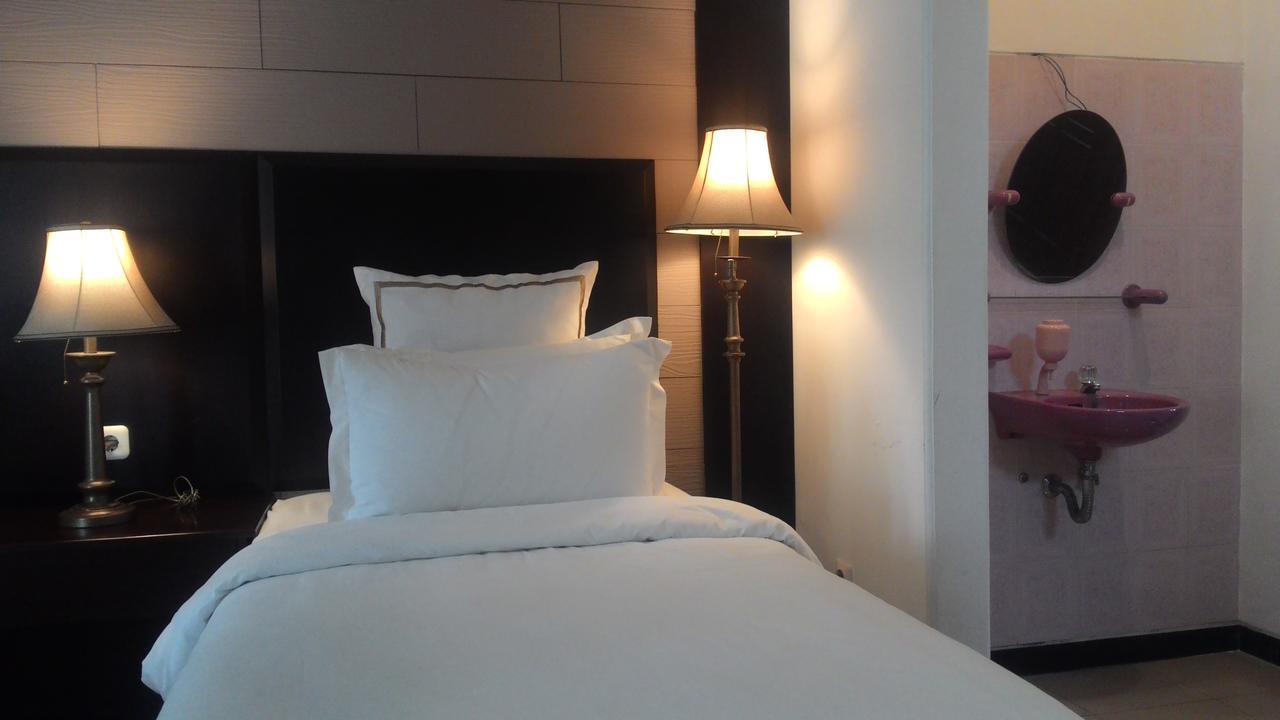 Alsalam Syariah Guesthouse Solo Εξωτερικό φωτογραφία